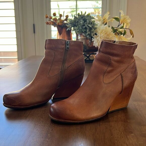 Kork-Ease Michelle Wedge Booties 9.5 Brown Cognac Leather Zip Ankle Boots Soft - Picture 11 of 12
